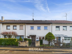 Reihenmittelhaus mit Garage und Garten: Mit Aussicht auf Weinberge - Straßenansicht