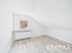 Renovierte 3-Zimmer-Dachgeschoss-Wohnung in Waiblingen-Bittenfeld - Schlafzimmer
