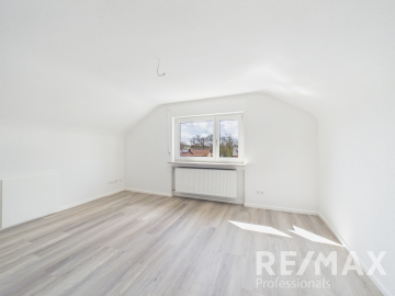 Renovierte 3-Zimmer-Dachgeschoss-Wohnung in Waiblingen-Bittenfeld, 71336 Waiblingen, Dachgeschosswohnung