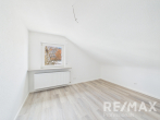 Renovierte 3-Zimmer-Dachgeschoss-Wohnung in Waiblingen-Bittenfeld - Schlafzimmer