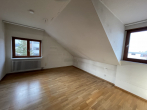 Außergewöhnliche 4-Zimmer-Maisonette-Wohnung in WN-Hegnach! - Schlafzimmer
