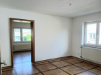 Zweigenerationenhaus mit Garten und Garage. - Durchgangszimmer