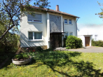 Zweigenerationenhaus mit Garten und Garage. - Gebäudeansicht