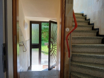 Zweigenerationenhaus mit Garten und Garage. - Hauseingang