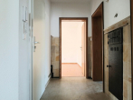 Zweigenerationenhaus mit Garten und Garage. - Flur